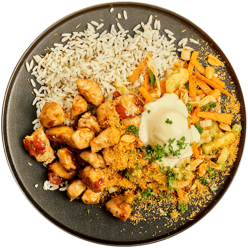 Ayam pedis met rijst, gado gado, ei en pindasaus