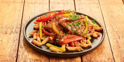 Pasta met rundvlees en stroganoffsaus