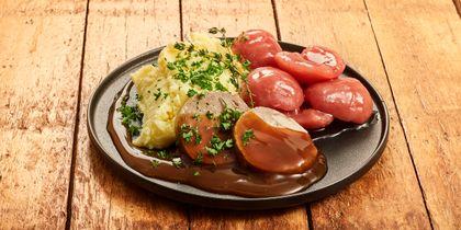 Rollade in honing-tijmsaus met puree en stoofperen