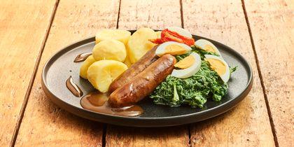 Chipolataworstjes met spinazie en aardappelen