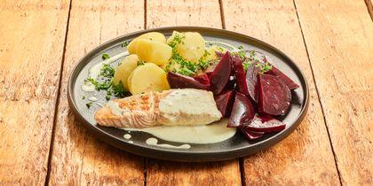 Zalm in mosterdsaus met bietjes en aardappelen