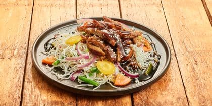 Oosterse mihoen met groenten en babi ketjap