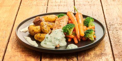 Zalm botersaus, aardappelen en bospeen