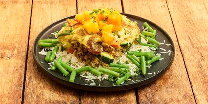 Bobotie met rijst, sperziebonen en mangochutney