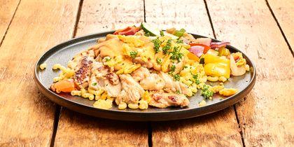 Macaroni met kip en paprikaroomsaus