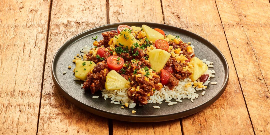 Chili con carne met rundergehakt rijst en ananas uitgekookt