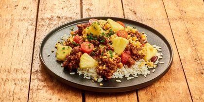 Chili con carne met rundergehakt, rijst en ananas