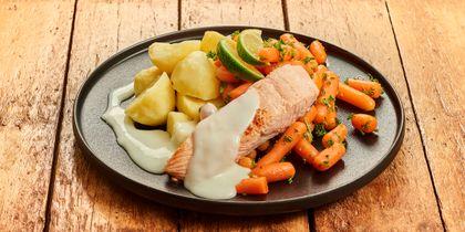 Zalm in botersaus met aardappelen en bospeen
