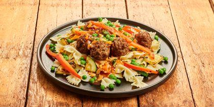 Provençaalse pasta met gehaktballetjes en groenten