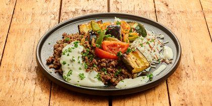 Syrisch gehakt met courgette en yoghurtsaus