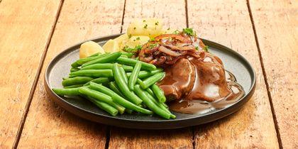 Runderlapjes in jus, sperziebonen en aardappelen