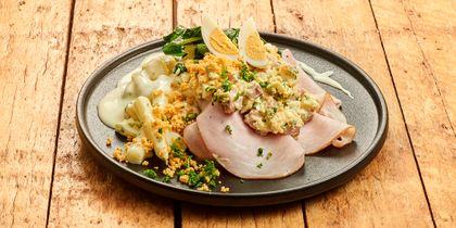 Aspergeschotel met ham, krieltjes en hollandaisesaus