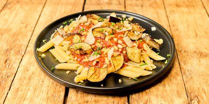 Pasta arrabiata met aubergine