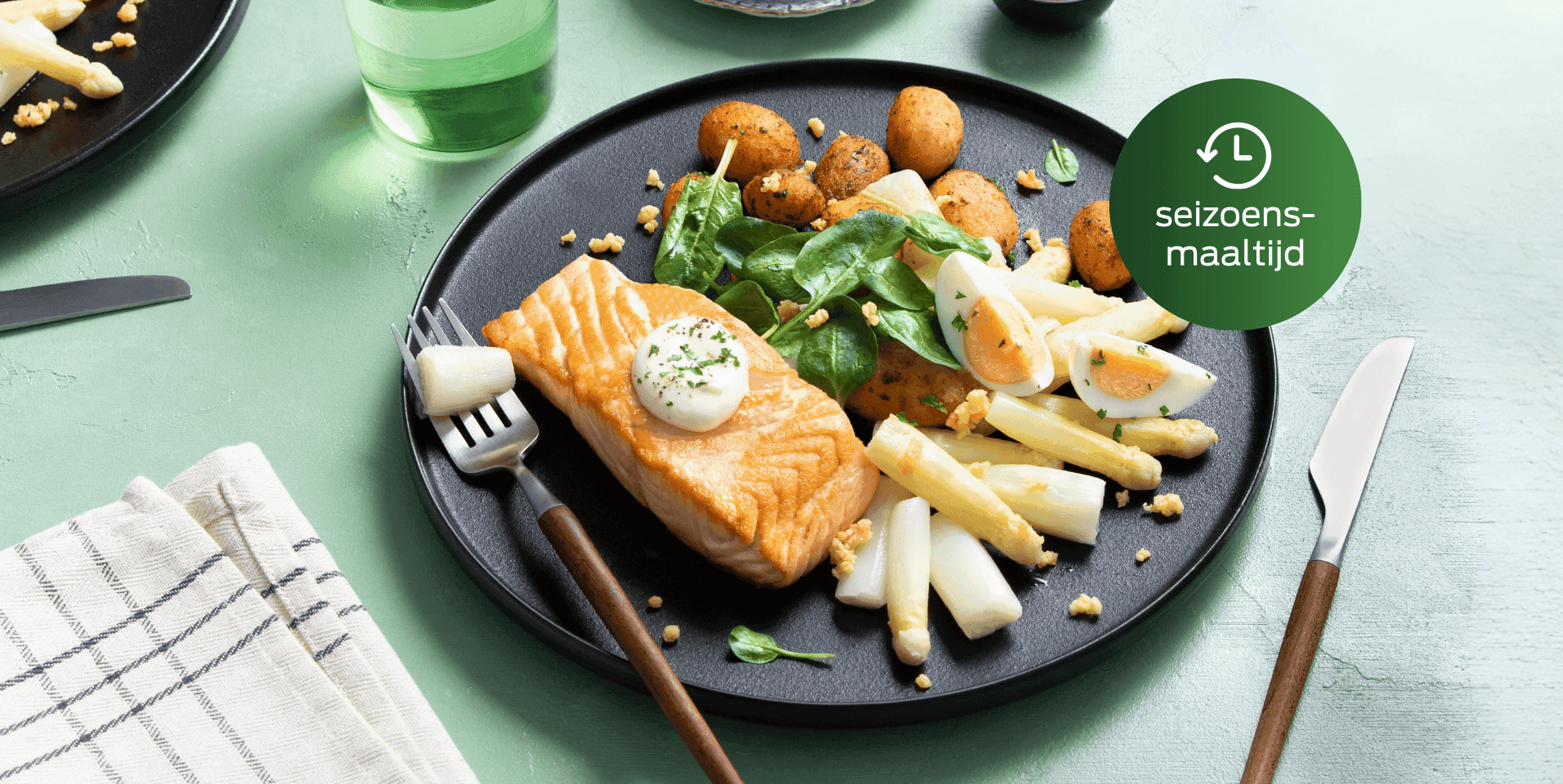 Asperges met zalm, ei en krieltjes