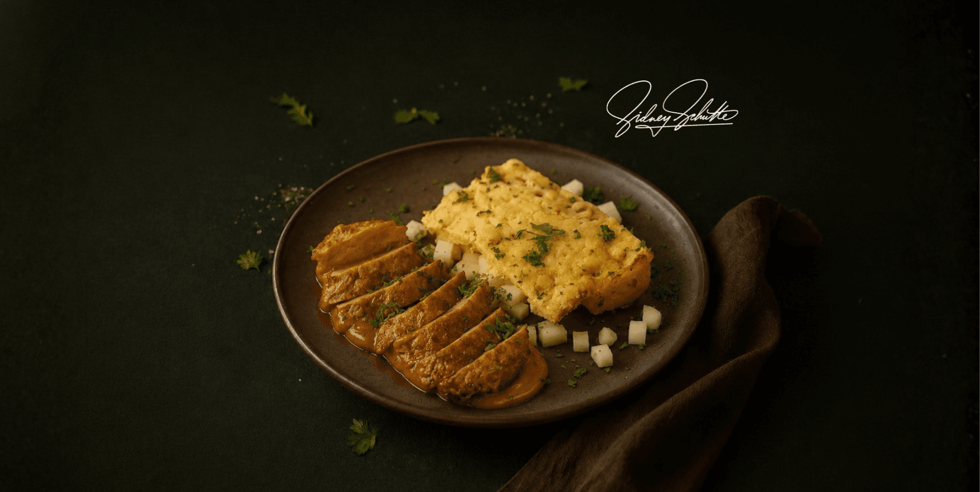 Kalkoensteak in Parmezaansaus met koolrabi-aardappelgratin