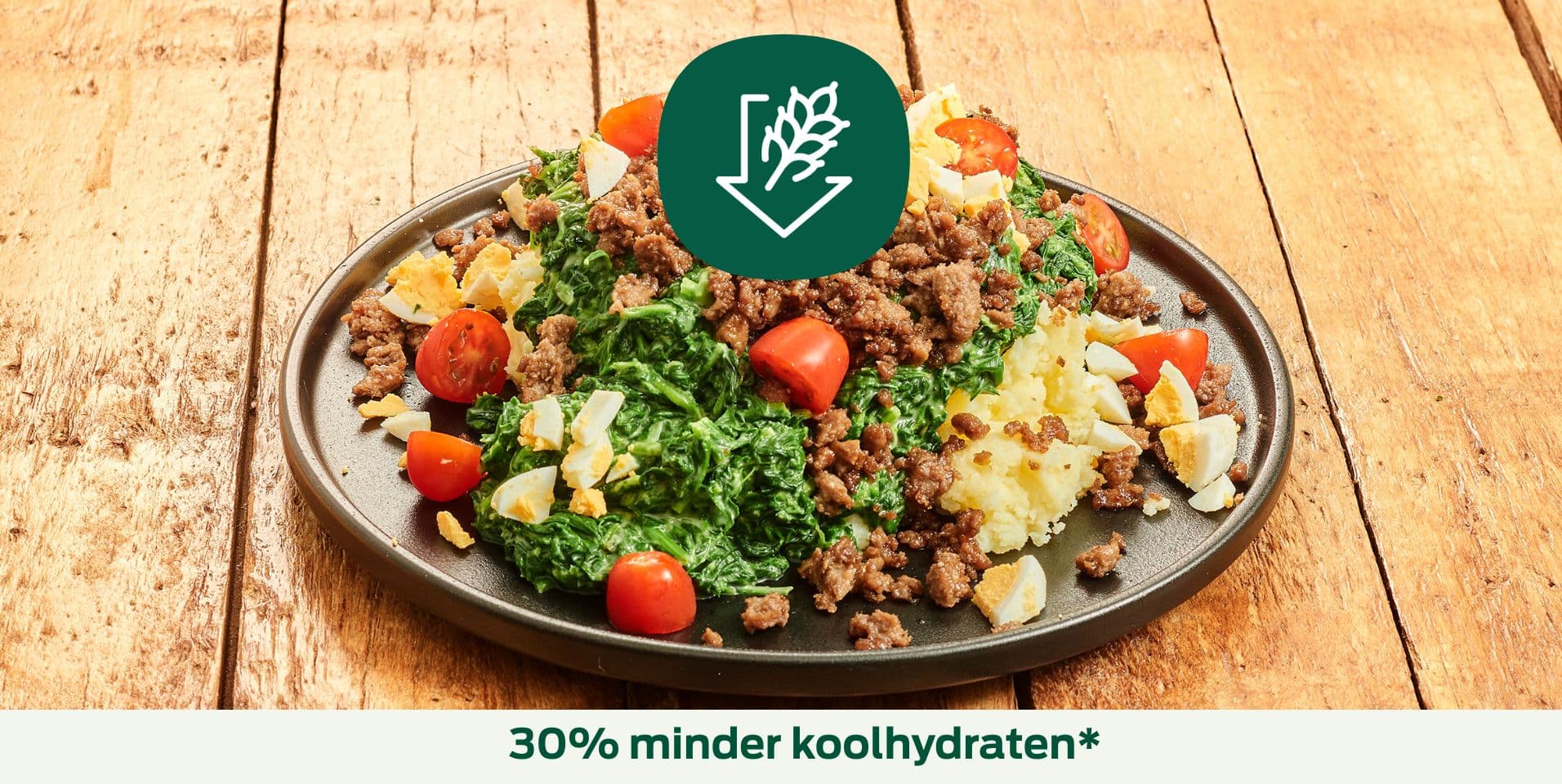 Spinazieschotel met vegetarisch gehakt en gekookt ei