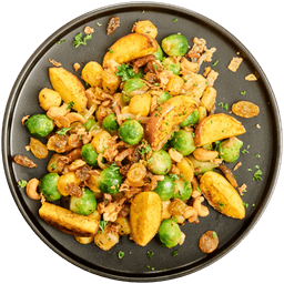 Roerbak met spruitjes, spek en appel in kerrie