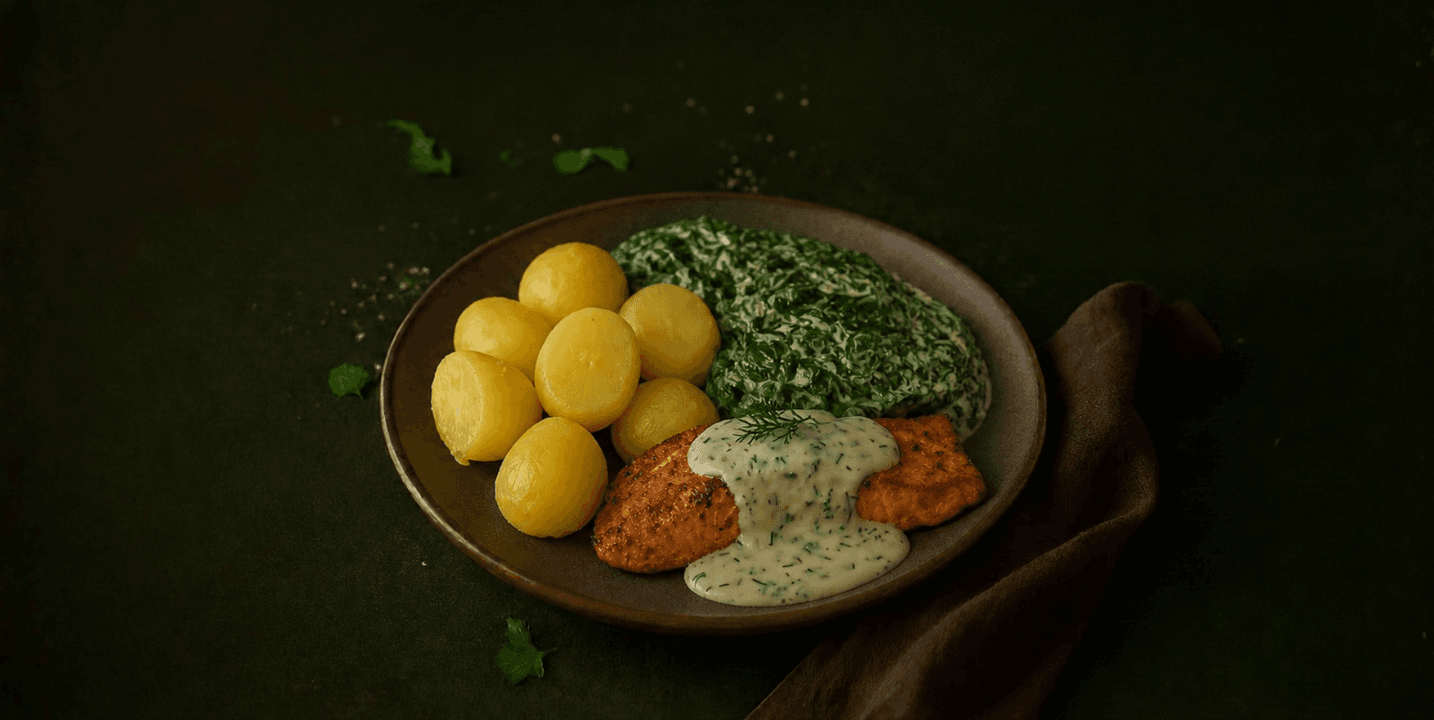 Zalmfilet in dillesaus met spinazie à la crème en aardappelen