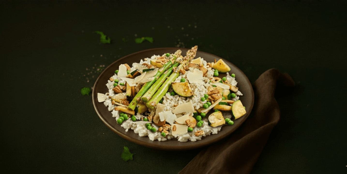 Truffelrisotto met groene groenten en walnoten