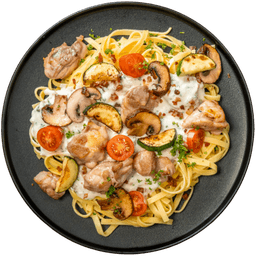 Tagliatelle carbonara met groenten, kip en spek