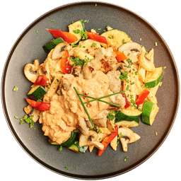 Penne met kip in paprikaroomsaus en groenten