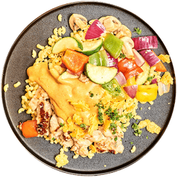 Macaroni met kip in paprikaroomsaus en groenten