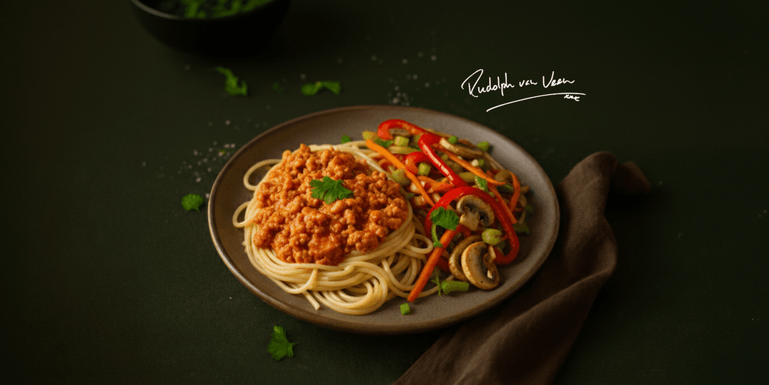Spaghetti met kipgehakt in tomatensaus en groenten