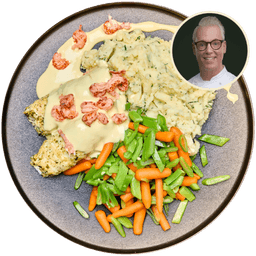 Scholrolletjes in honing-mosterdsaus met groenten en kruidenpuree