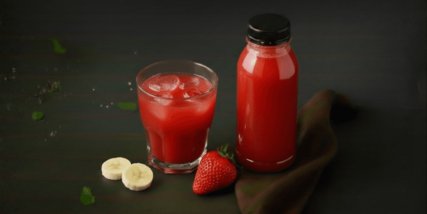 Smoothie van appel, aardbei en banaan