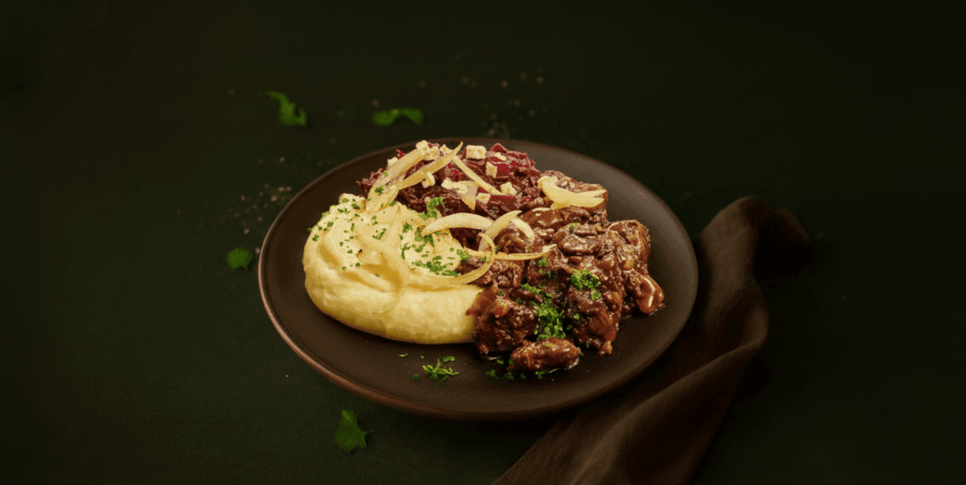 Oma's hachee met rodekool en bloemkoolpuree
