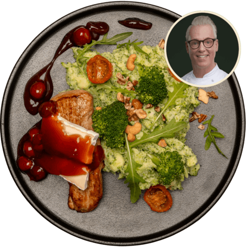Broccolistamppot met varkenshaas, brie en kersenjus