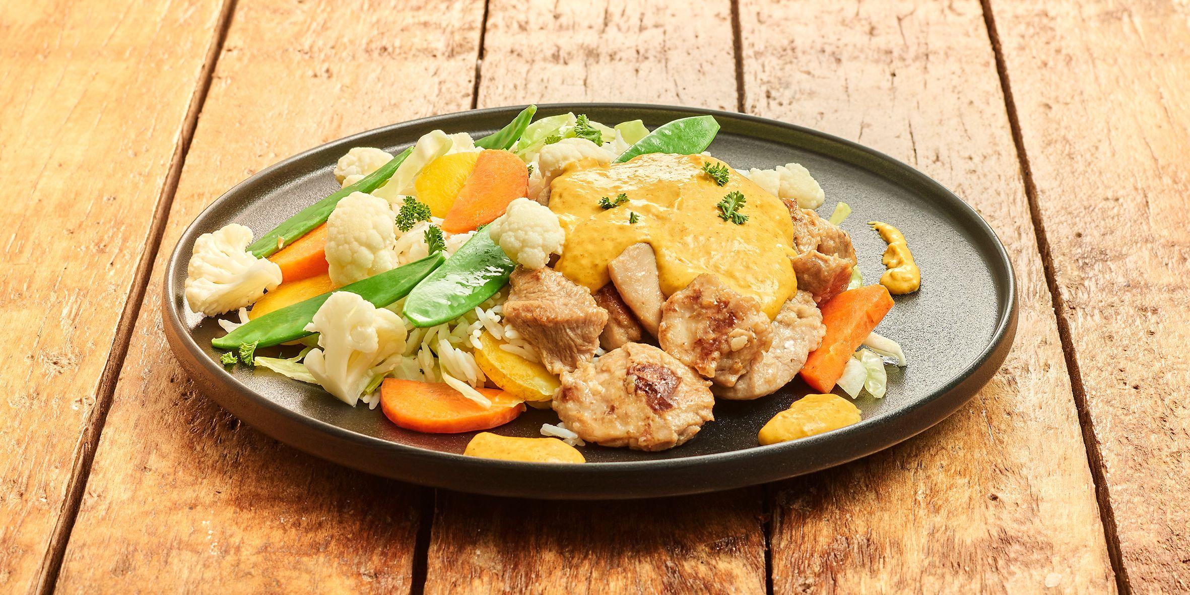 Curry stoofpotje met kip, groenten en rijst