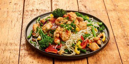 Thaise noedels met kip en cashewnoten