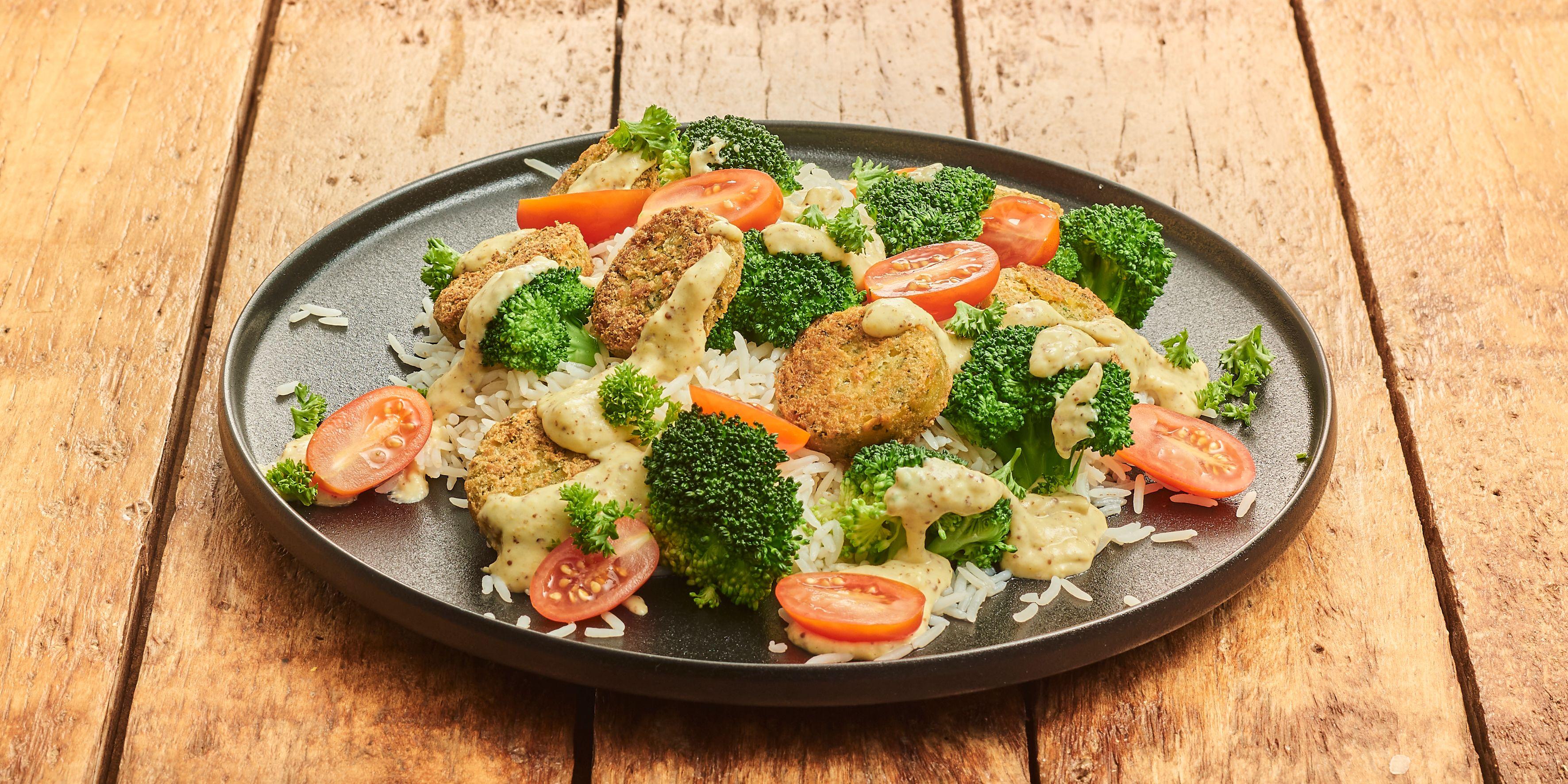 Falafel, broccoli met mosterdroom en rijst