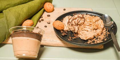 Koffie en bitterkoekjes mousse