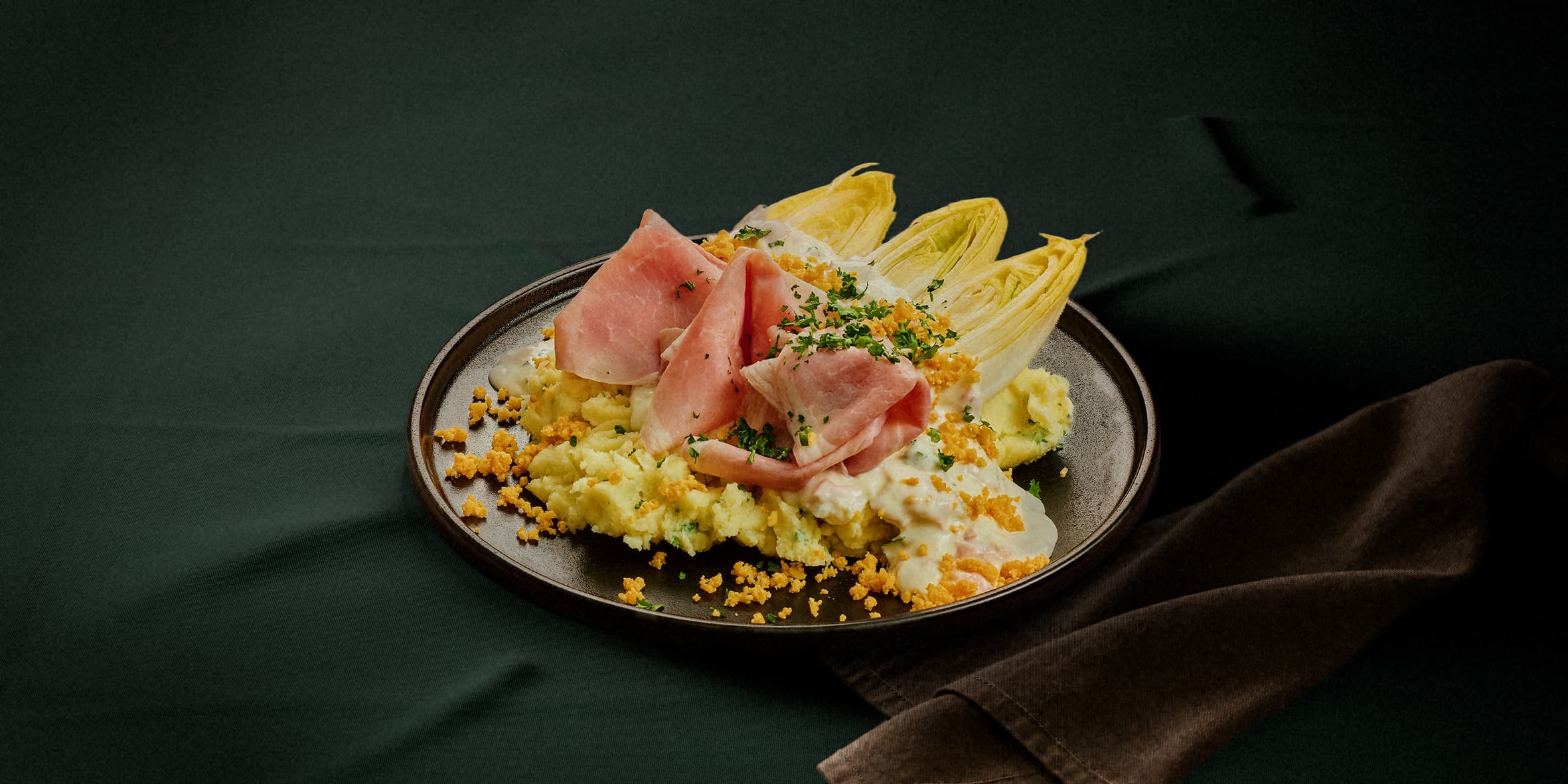 Witlofschotel met ham, kaas en bloemkoolpuree