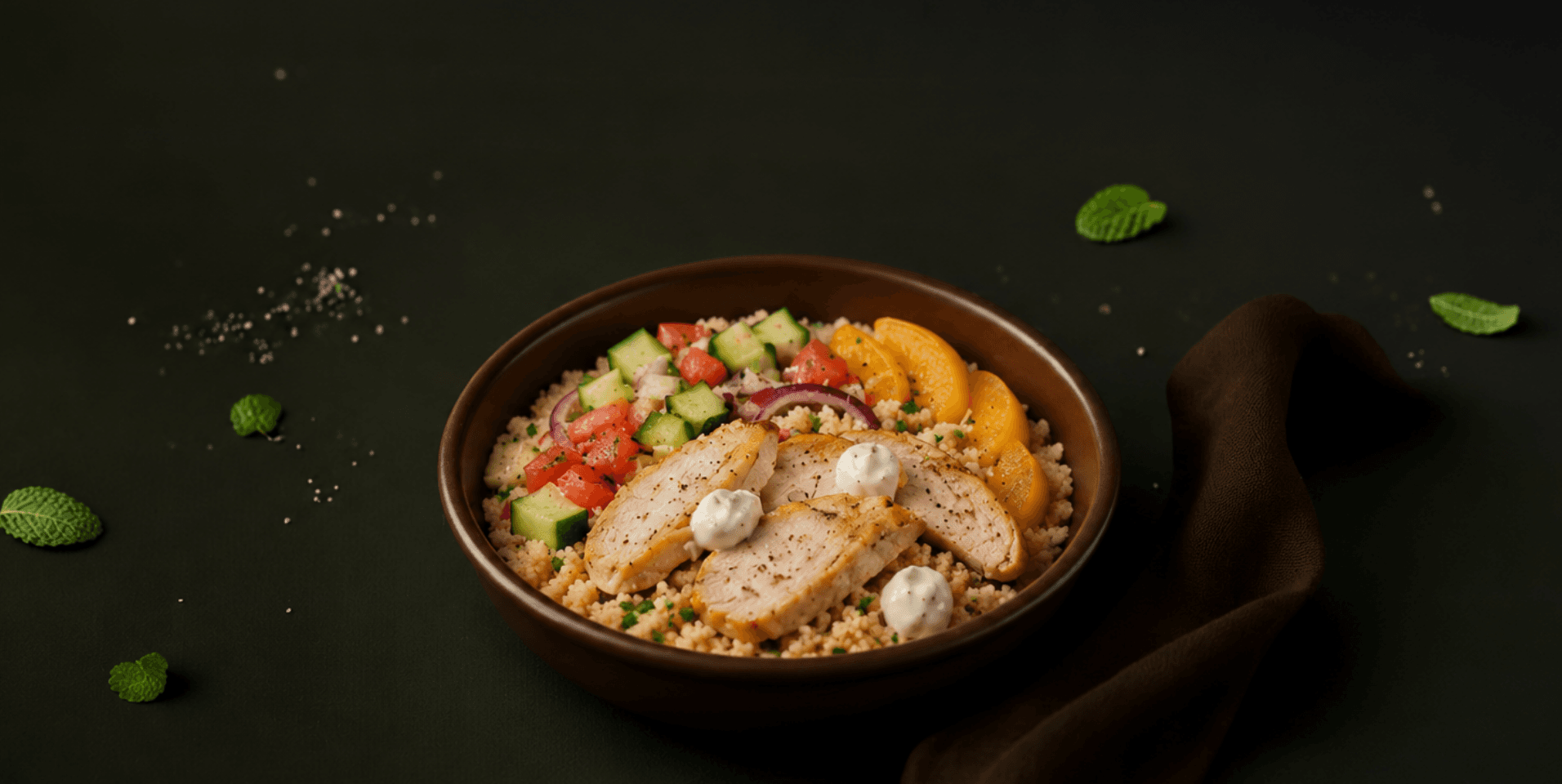 Salad pot met couscous en kip