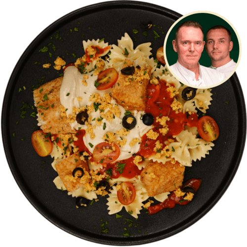 Heek met pomodori-chilisaus en farfalle pasta