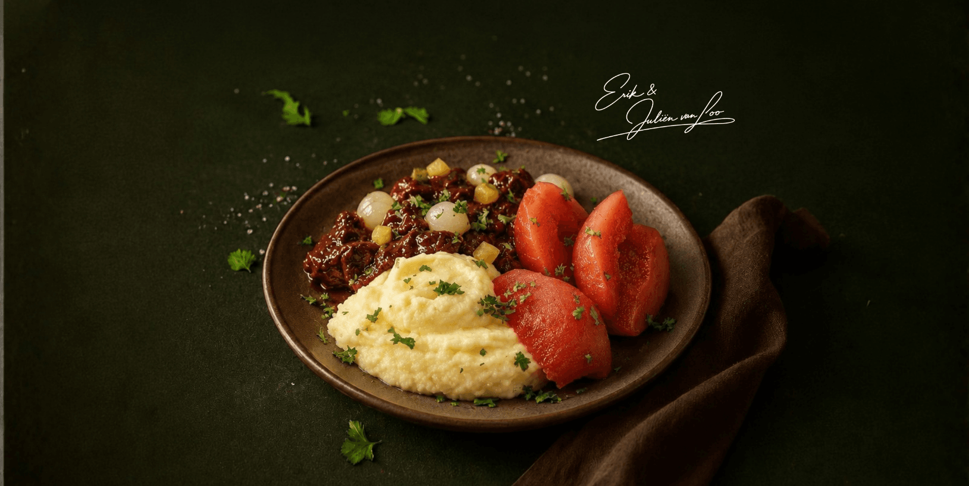 Limburgs zuurvlees met stoofpeertjes en aardappelpuree