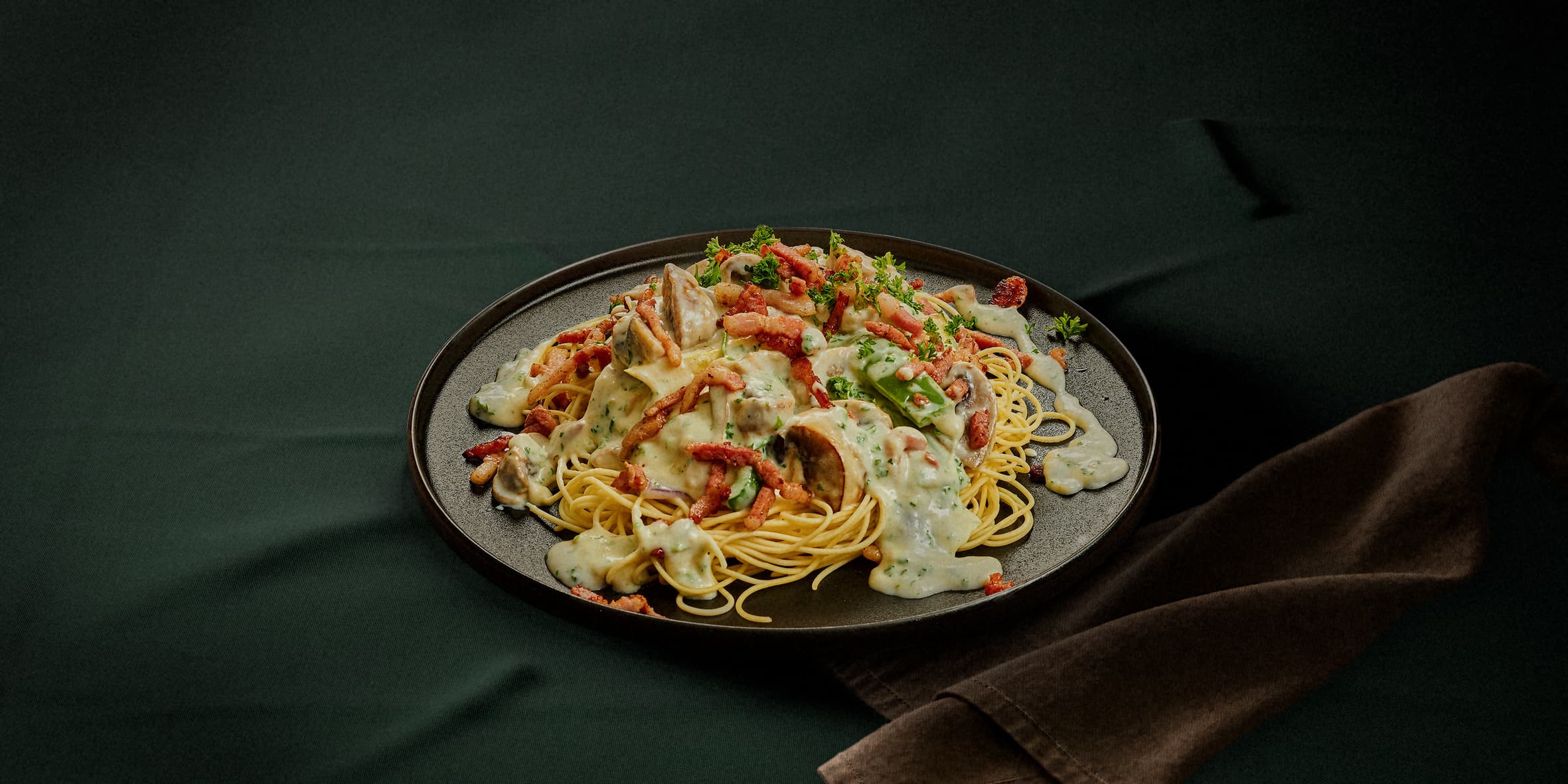 Spaghetti carbonara met kip, groenten en spek