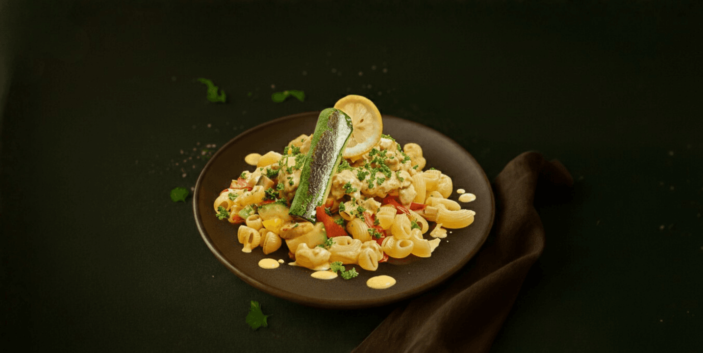 Macaroni met kip in citroenbotersaus en groenten