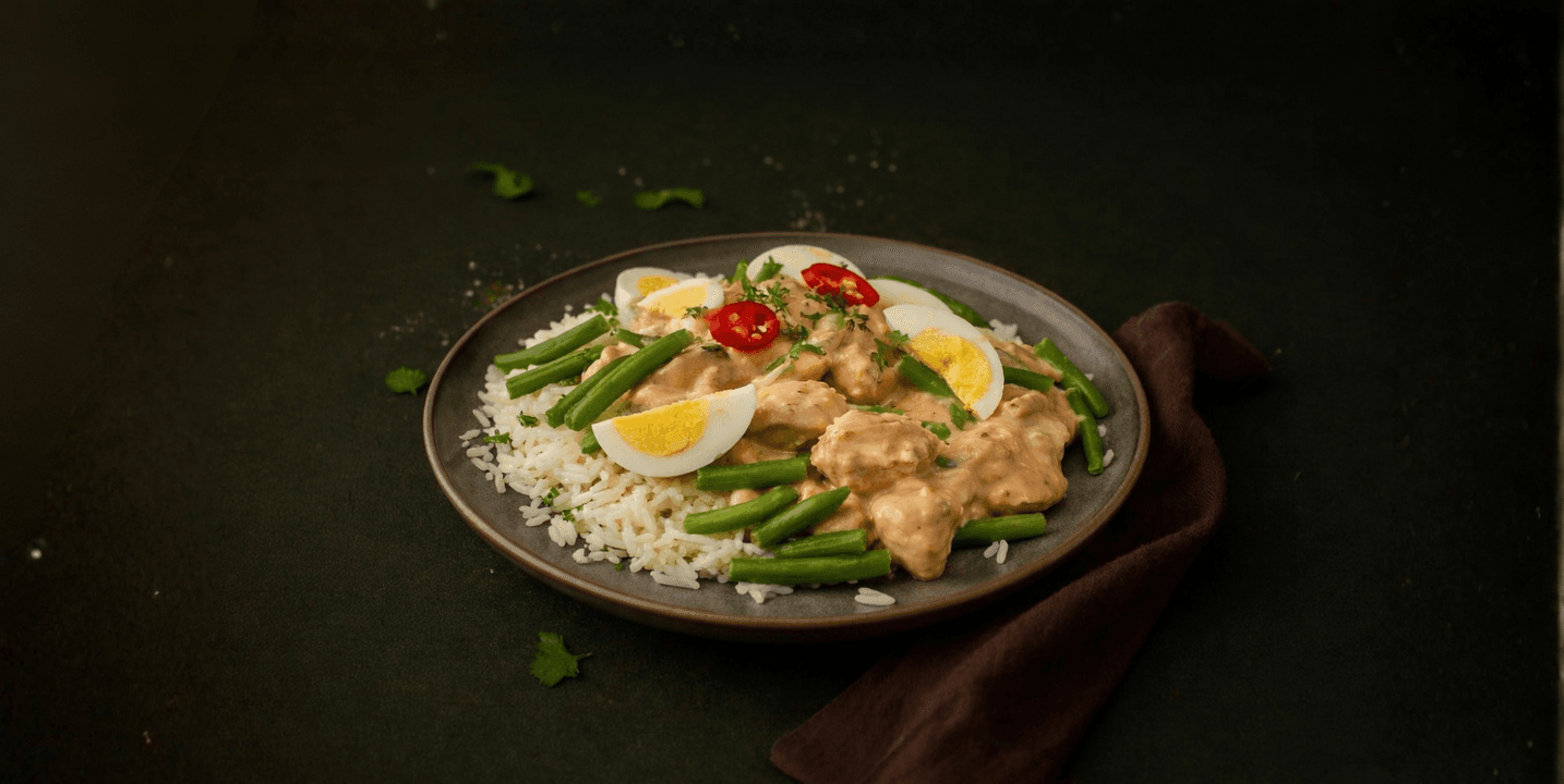 Indonesische goreng telor met sperziebonen en rijst