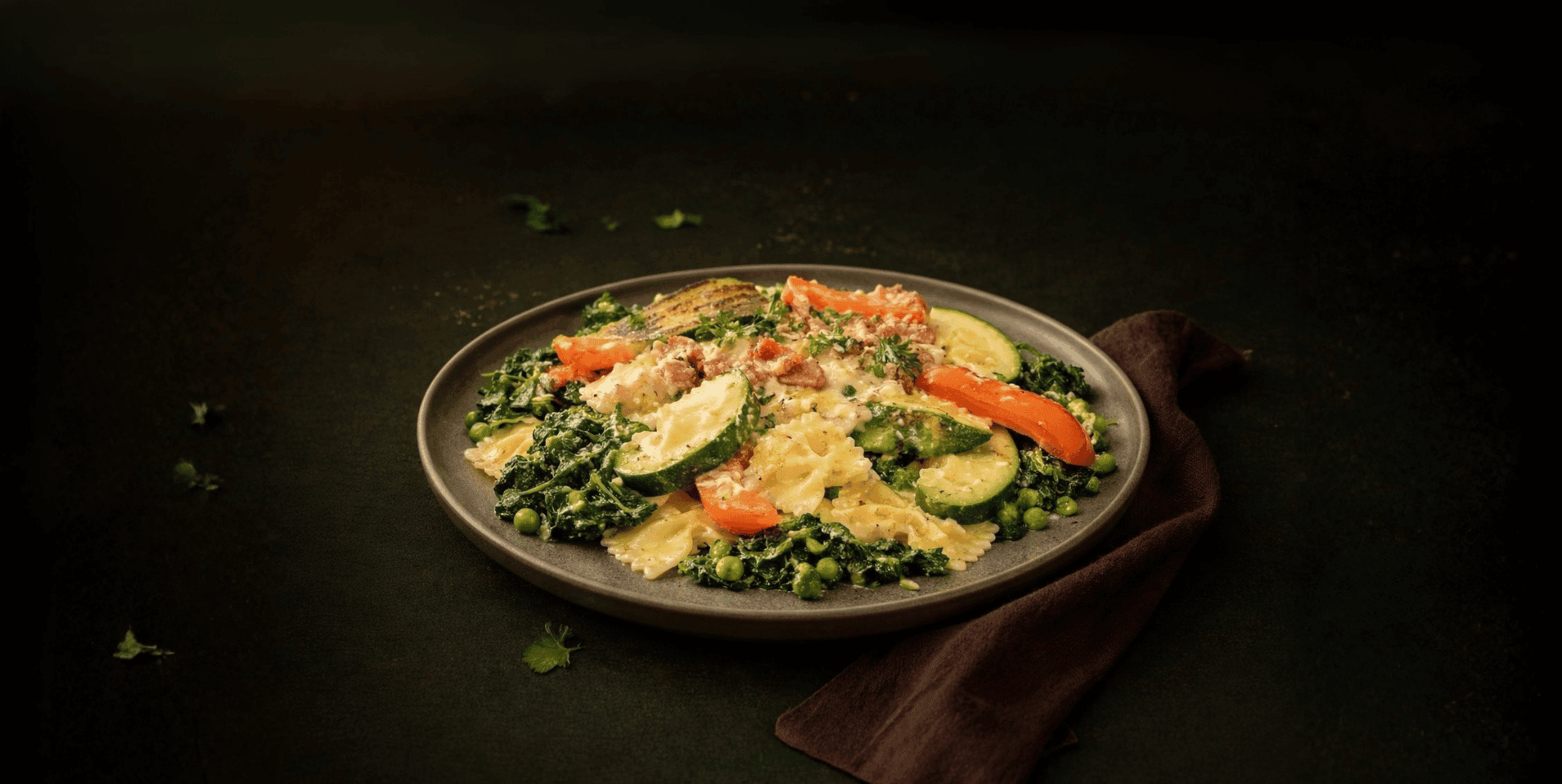 Ravioli in romige carbonarasaus met groenten
