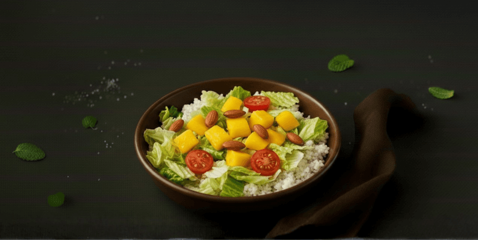 Salad pot met bloemkoolrijst en zoete mango