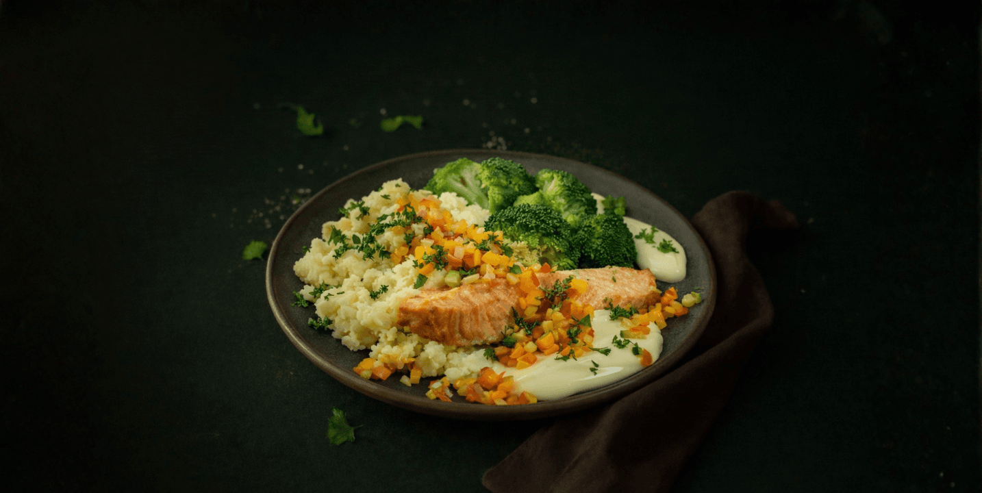 Zalm in hollandaisesaus met broccoli en bloemkoolpuree