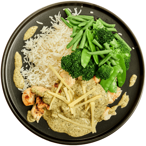 Groene curry met kip, groene groenten en basmatirijst