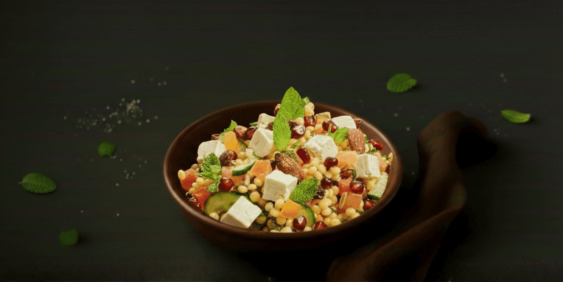 Salad pot met couscous en granaatappel