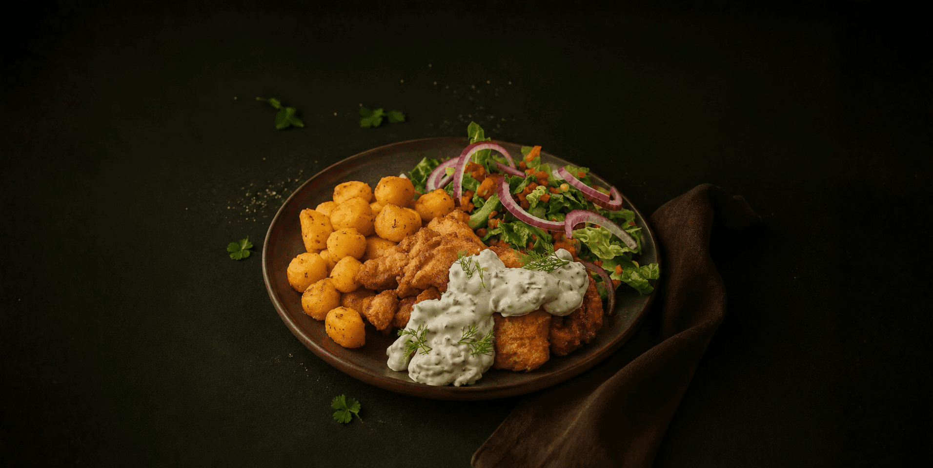 Kibbeling met ravigottesaus, krieltjes en slamix