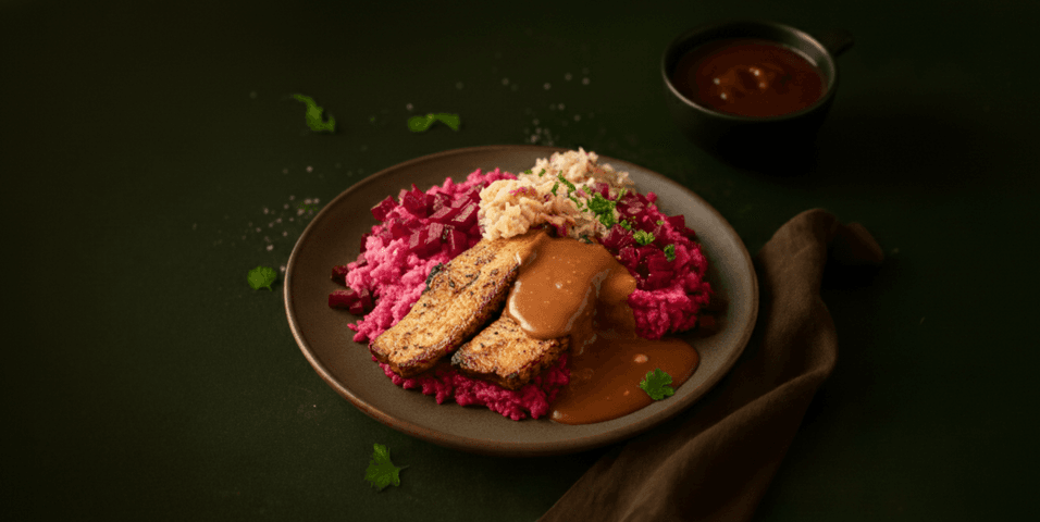 Stamppot bietjes met speklapjes in mosterdjus