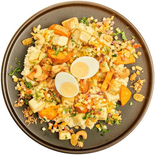Pastinaakschotel met ratatouille en gekookt ei